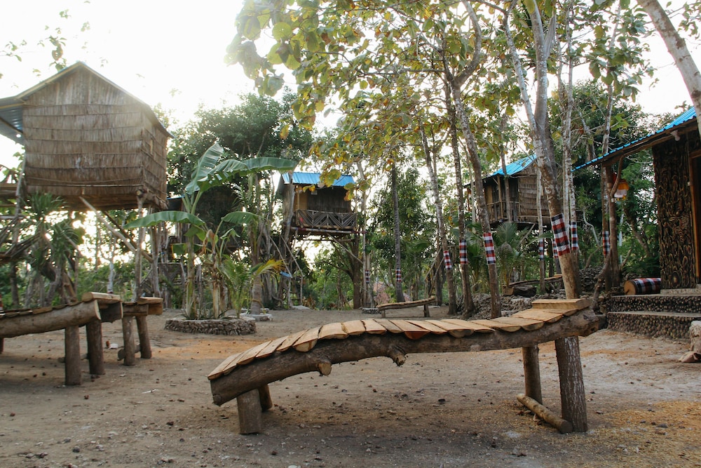 Nyuh Bengkok Tree House