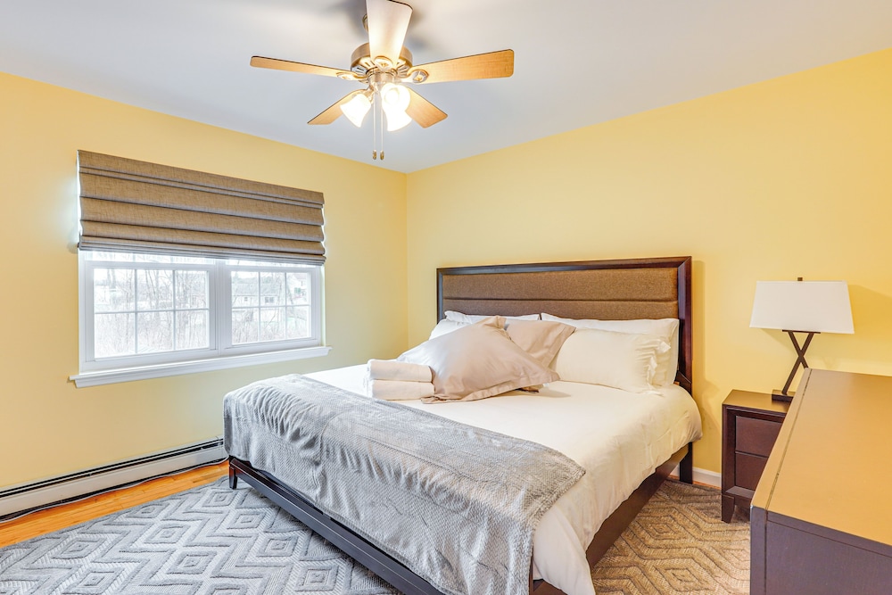 4 Mi to Hudson River: Cozy Newburgh Home!