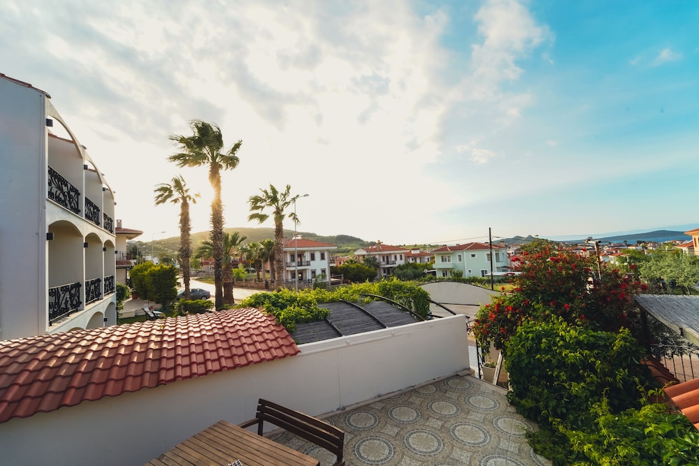 Cunda House Küçük Otel - Image 23
