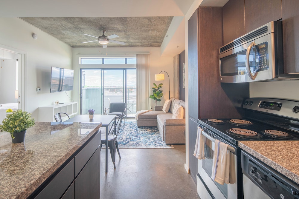 ROVE LIVING/KL - Roosevelt Point