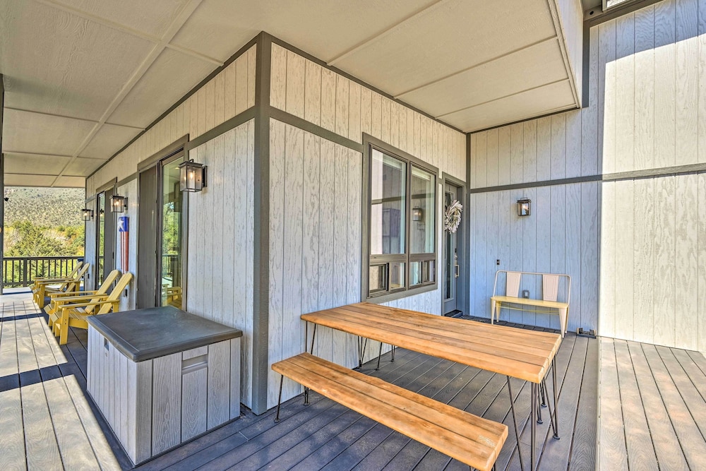 Luxe Pine Escape w/ Mtn Views  Gas Fire Pit! - Property Image 11