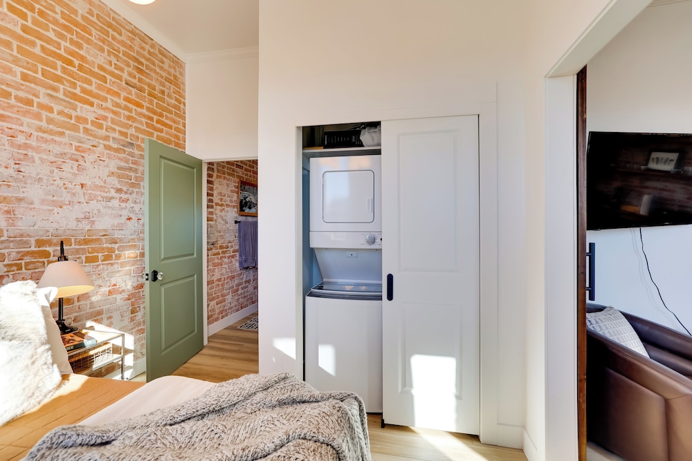 Walk to Shops & Eats: Charming Dtwn Emmett Apt!