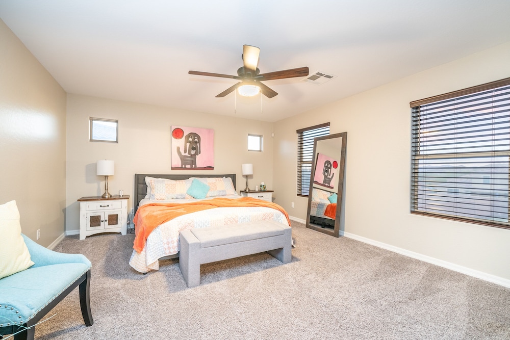 Pool & Patio: Family-friendly Goodyear Home!