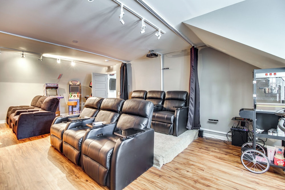 Private Pool & Game Room: Home Near Savannah