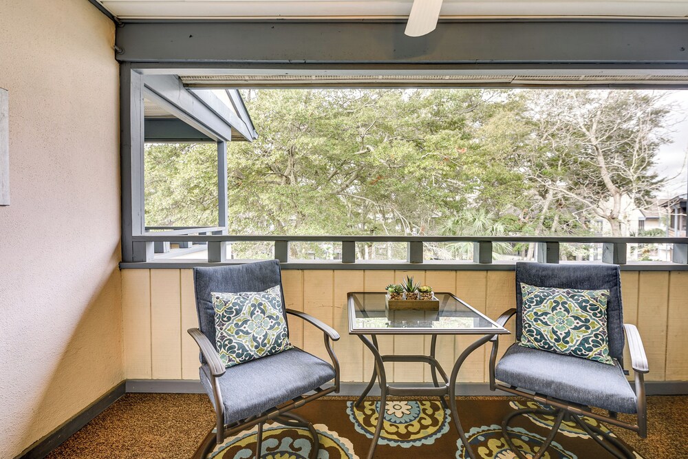 1 Mi to Coast: Myrtle Beach Condo w/ Balconies!