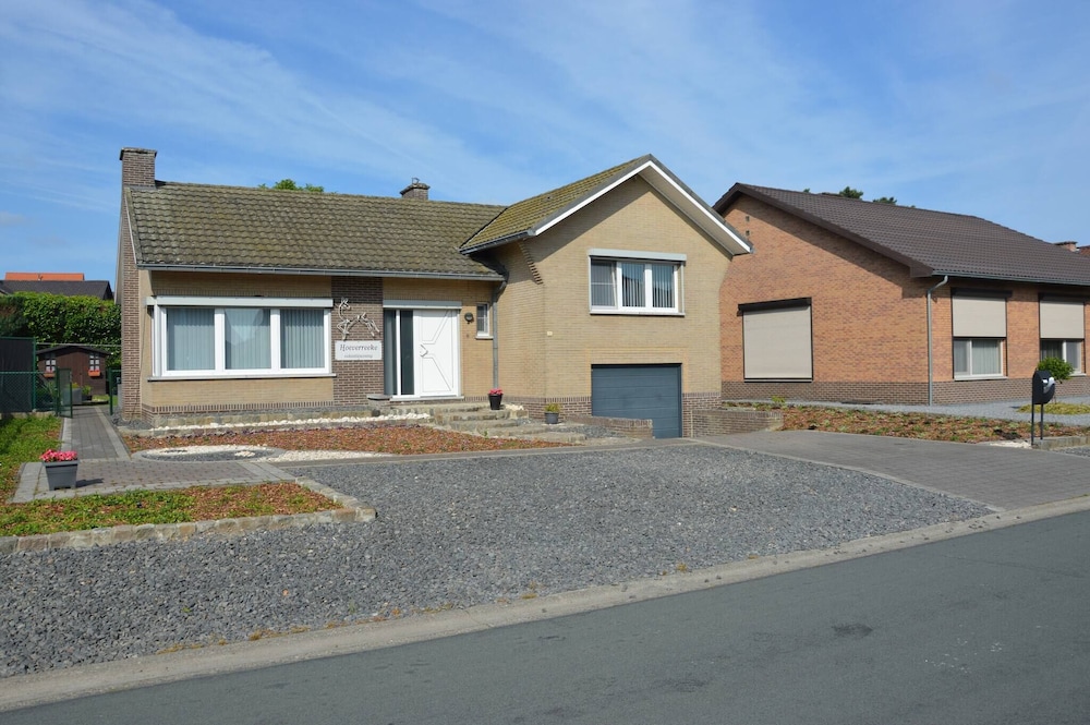 Charming Belgian Getaway, Vakantiewoning in Oudsbergen - 3 Bedrooms & Garden