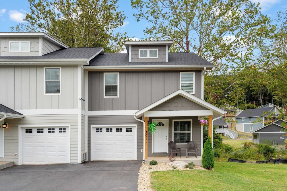 Dogwood & Sweetgum Buyout by Avantstay 2 Home Buyout! Sleeps 16!