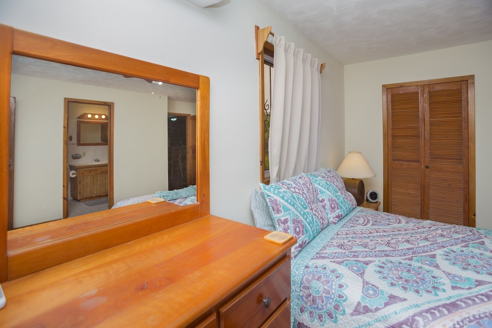 Roatan Ocean View- 2nd Floor 2 Bedroom Apts by RedAwning view 4