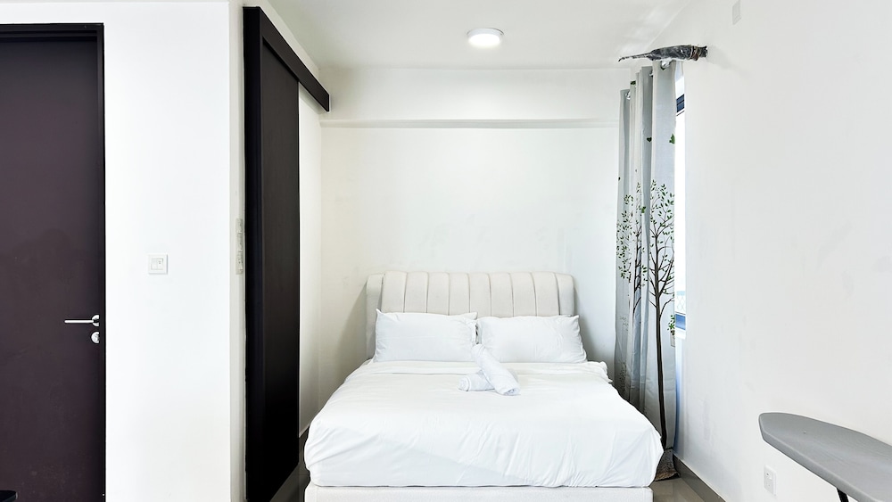 Trefoil by Manhattan Group