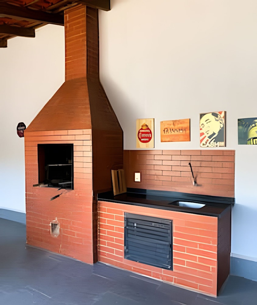Casa 3 suites 1 quarto piscina AC 10 Hos