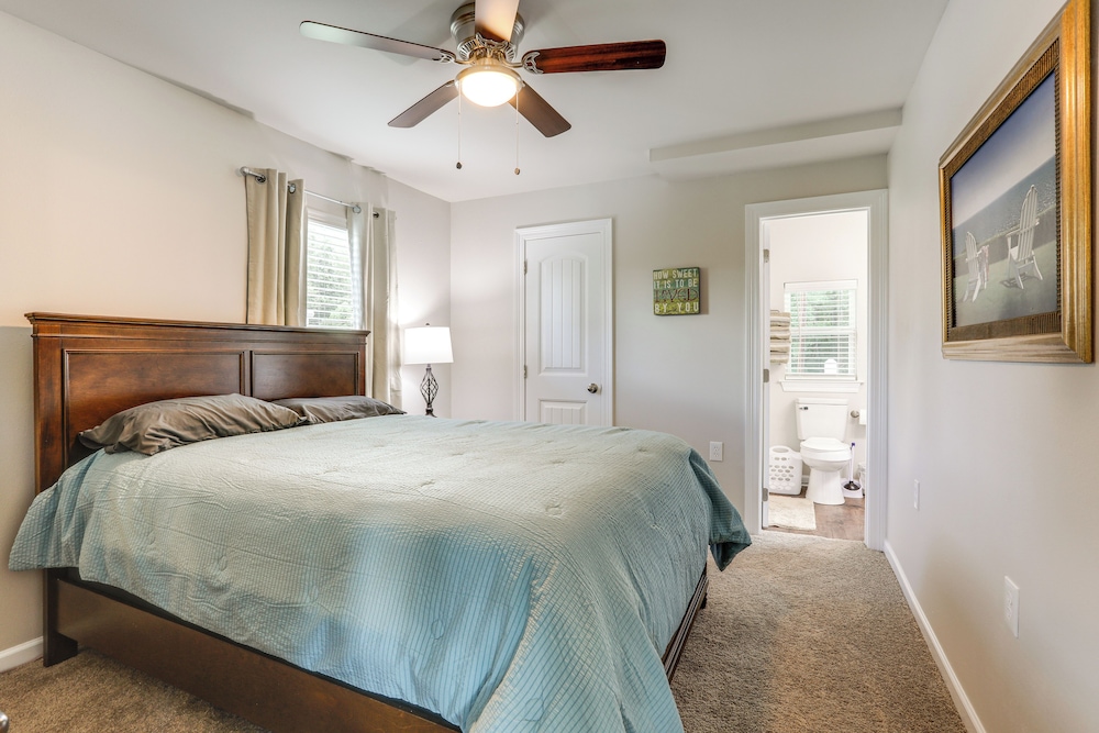 Riverfront Family Retreat w/ Yard in Saint Amant