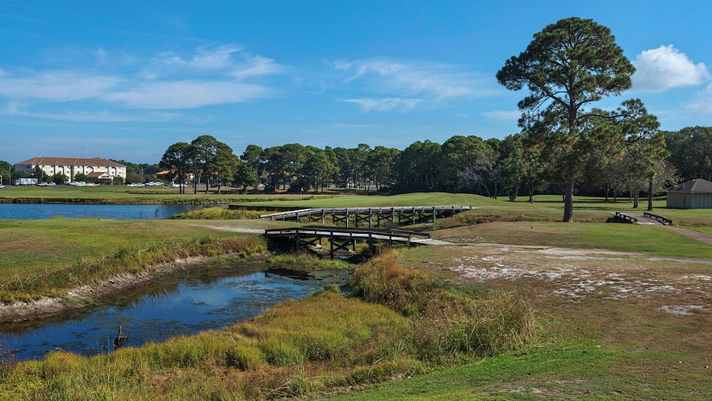 Sleeps 8 w/ Resort Pools, Tennis, Golf & Beach Access + Attraction Tickets!