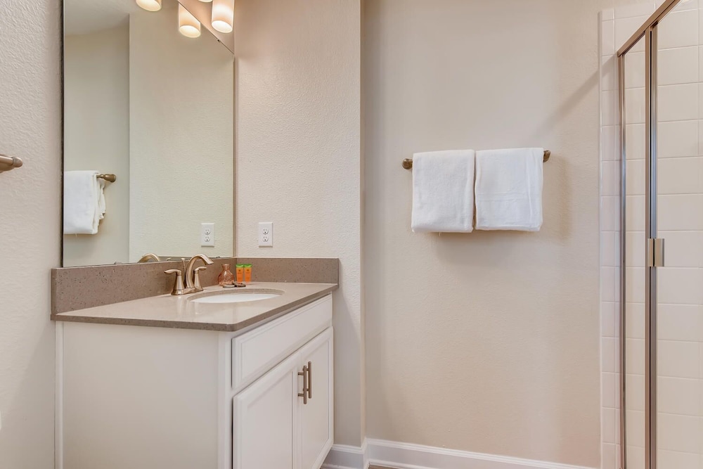 4810 LL - 5BD Private Pool Townhome - Storey Lake