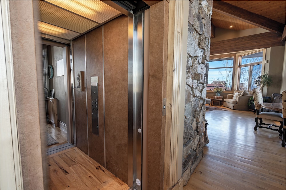 Majestic Ski in Ski Out Estate