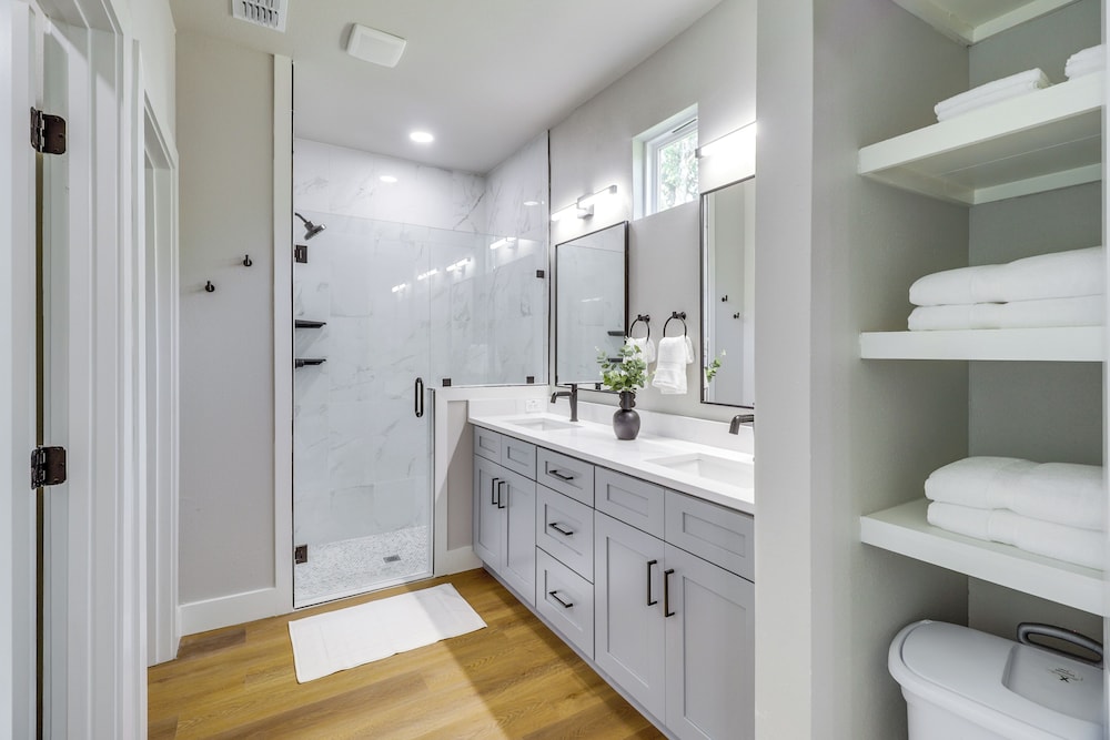 Townhome Near At&t Stadium: Great for Game Day!