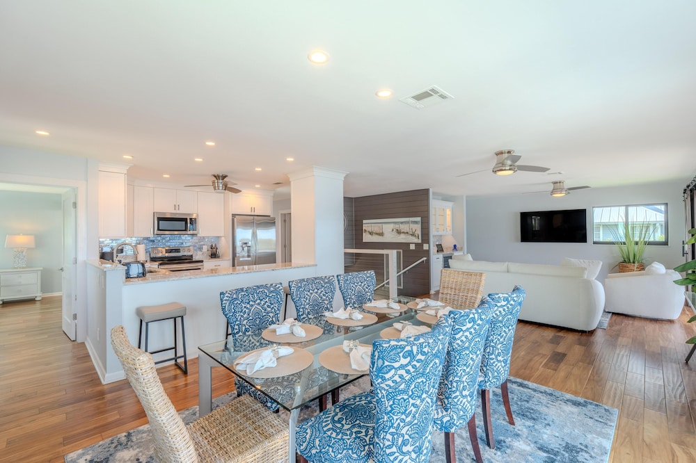 Club 205 At Bayview