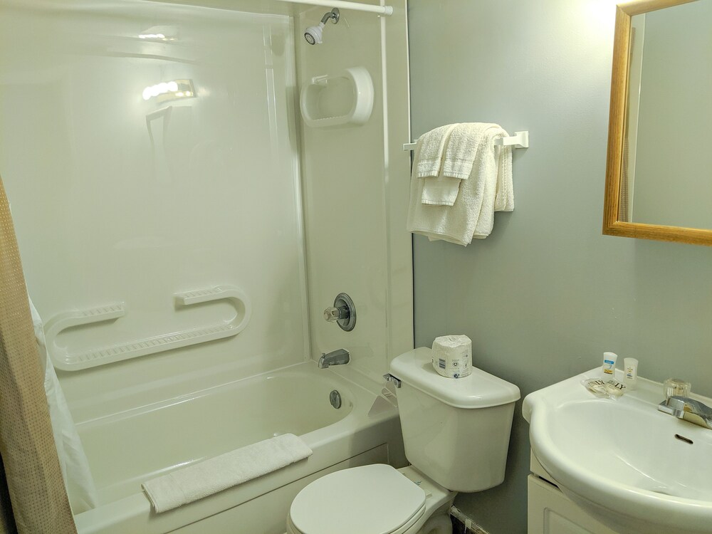 Fredericton Vacations - Skyline Motel  Campus Inn - Property Image 6