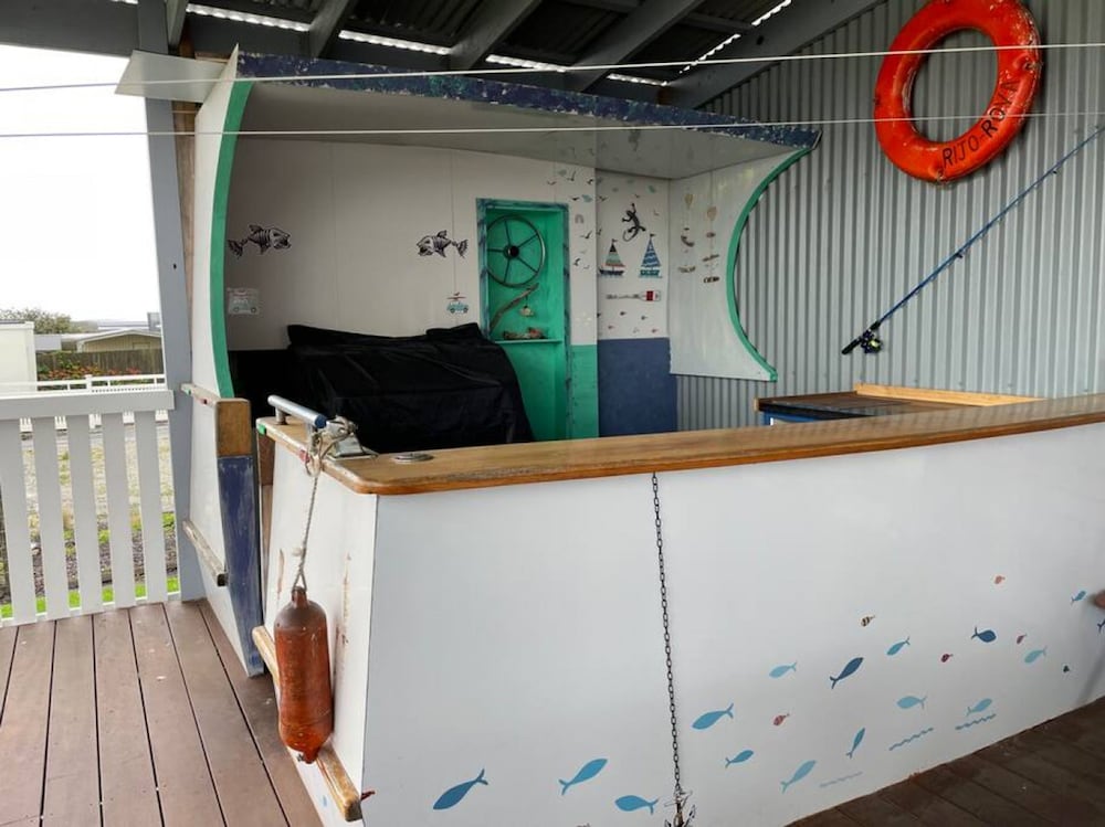 Colours By The Sea Wheelchair Pet-friendly Waterfront Retreat Fireplace Wood Supplied