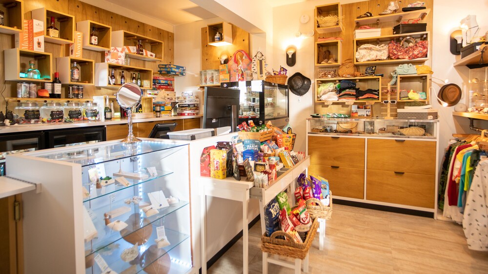 Lazy Parrot Inn - Property Image 15