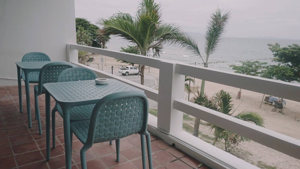Dojo Pool Villa Beachfront