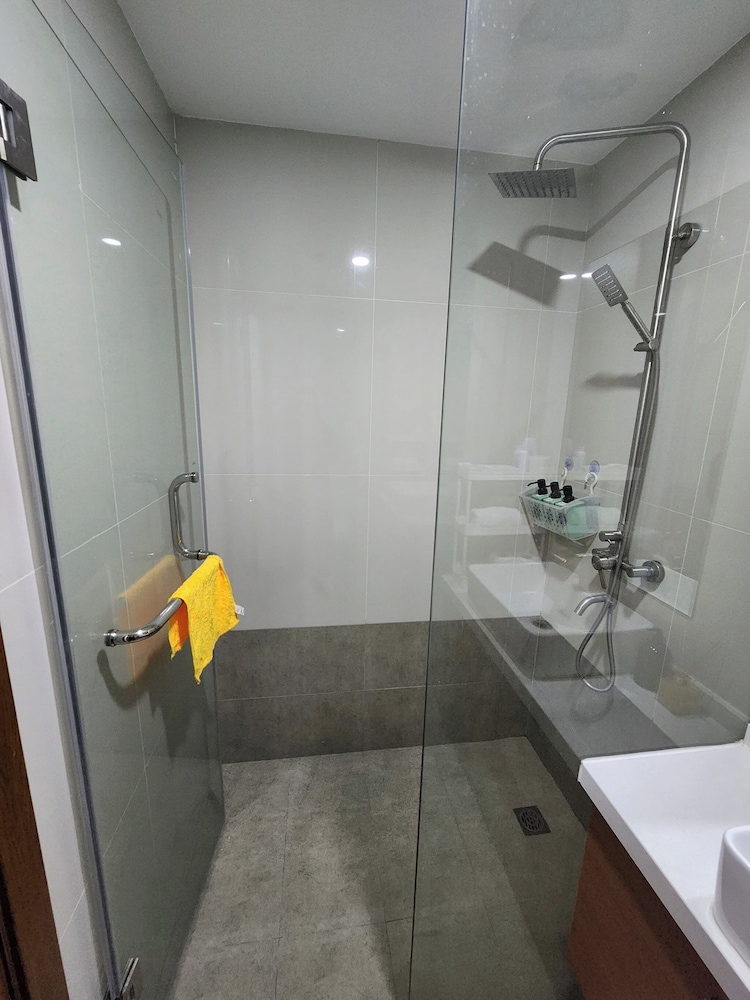 Cozy 1BR Condo in Mandaluyong City With City Skyline View