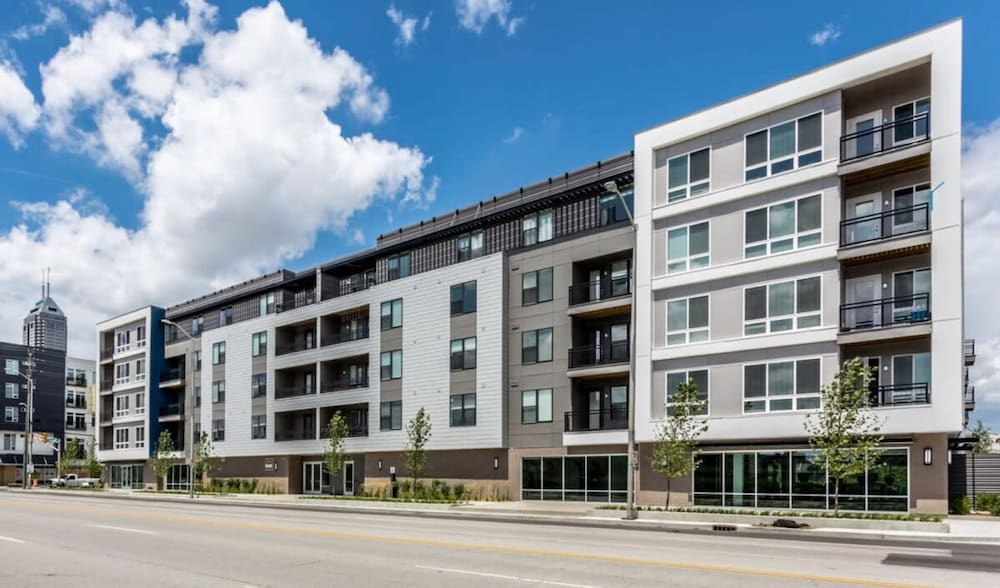Cozysuites Spacious 1BR Near Whole Foods view 4