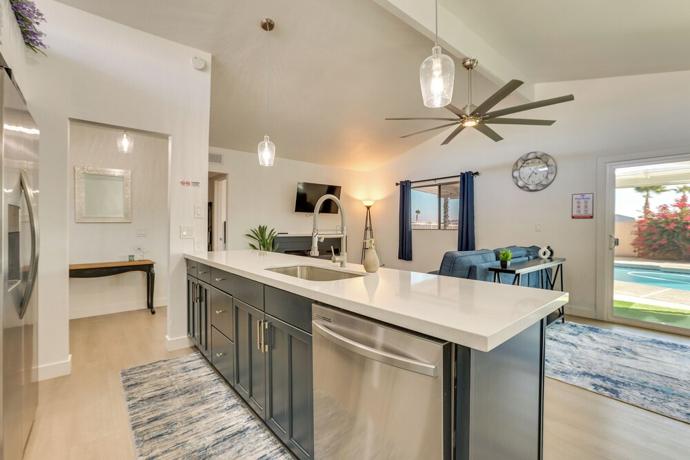11 Mi to Dtwn Phoenix: Main House w/ Outdoor Oasis