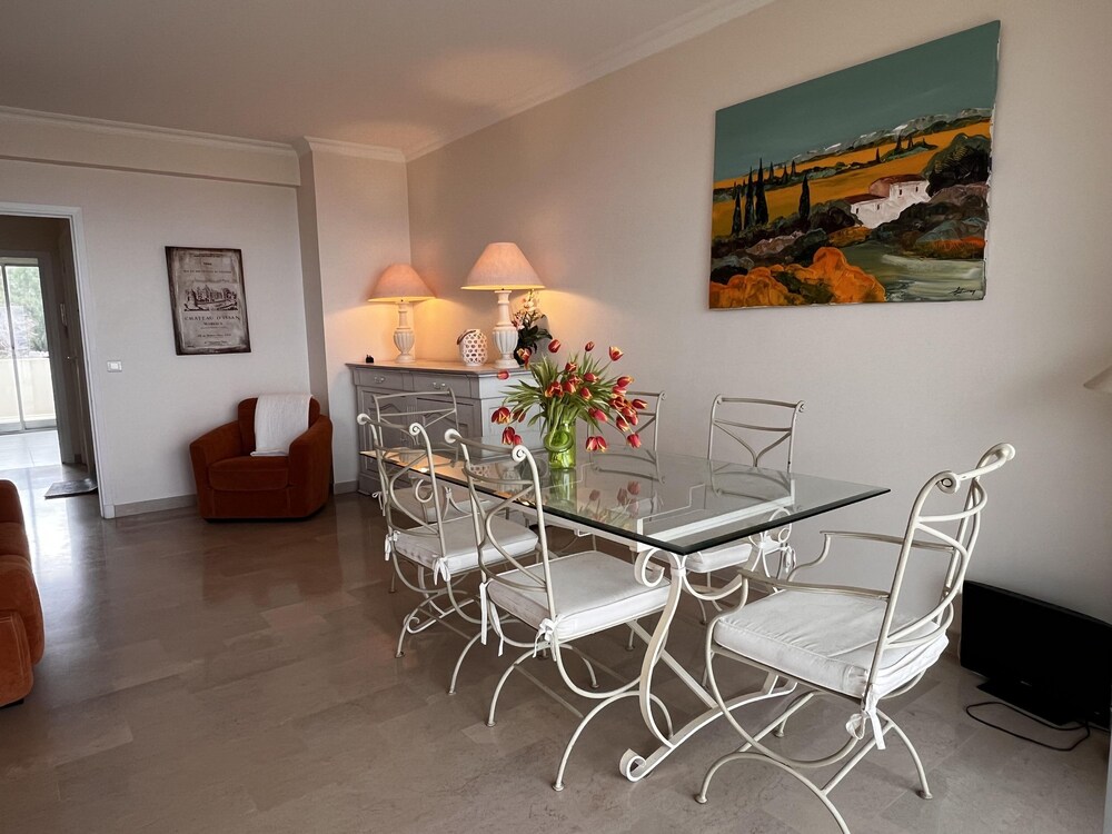 Large Light and Modern 2 Bedroomed Apartment in Cannes With Sea Views Pool and Lovely Terrace - 1503