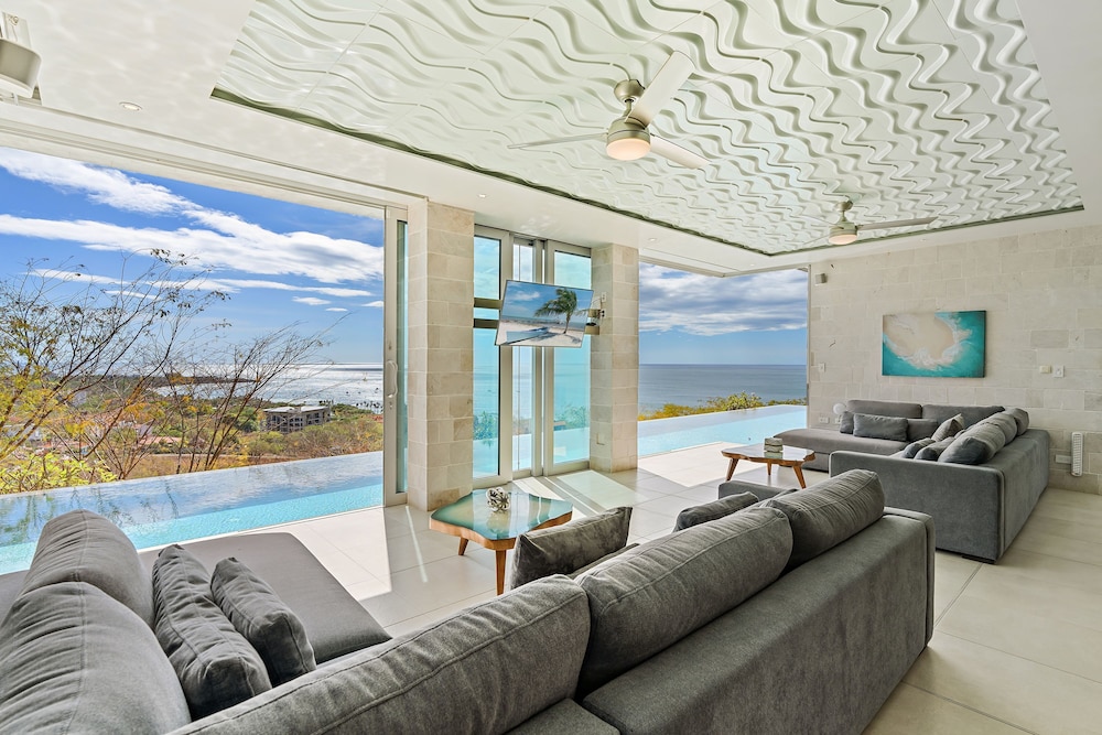Luxury Villa Hot Tub Ocean Views Fully Staffed