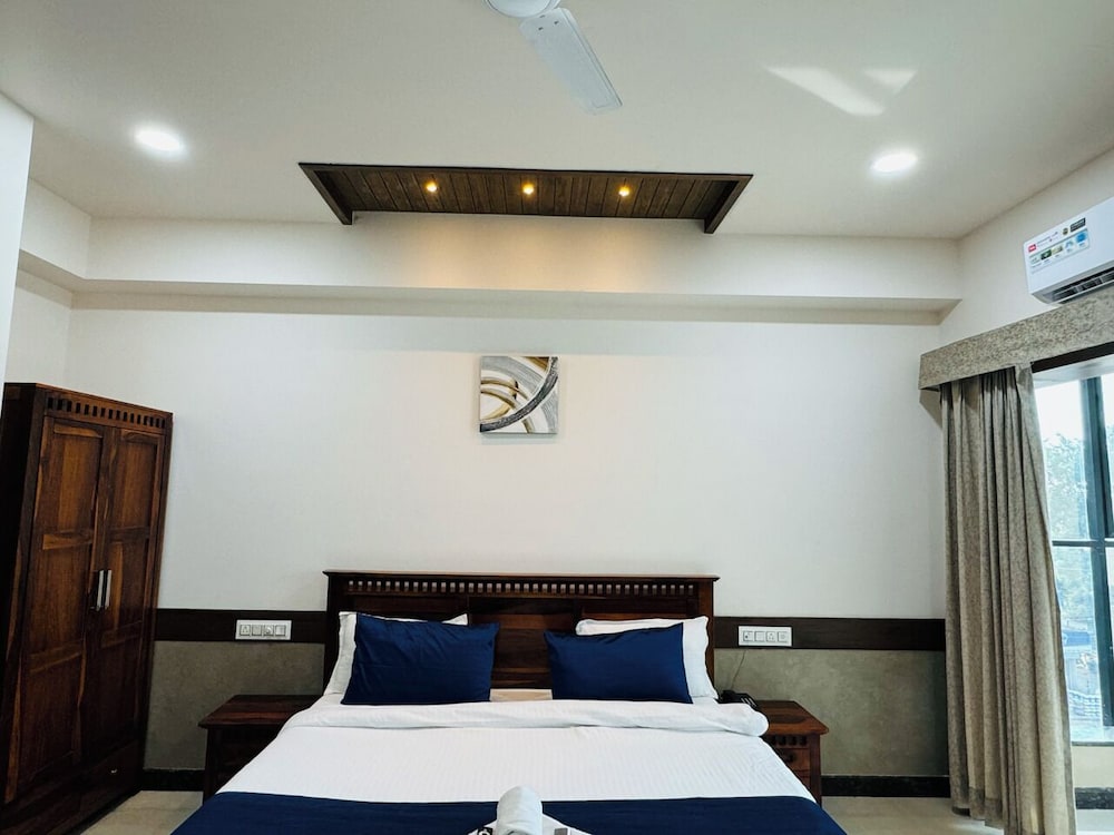 Col's Hotel Uphaar