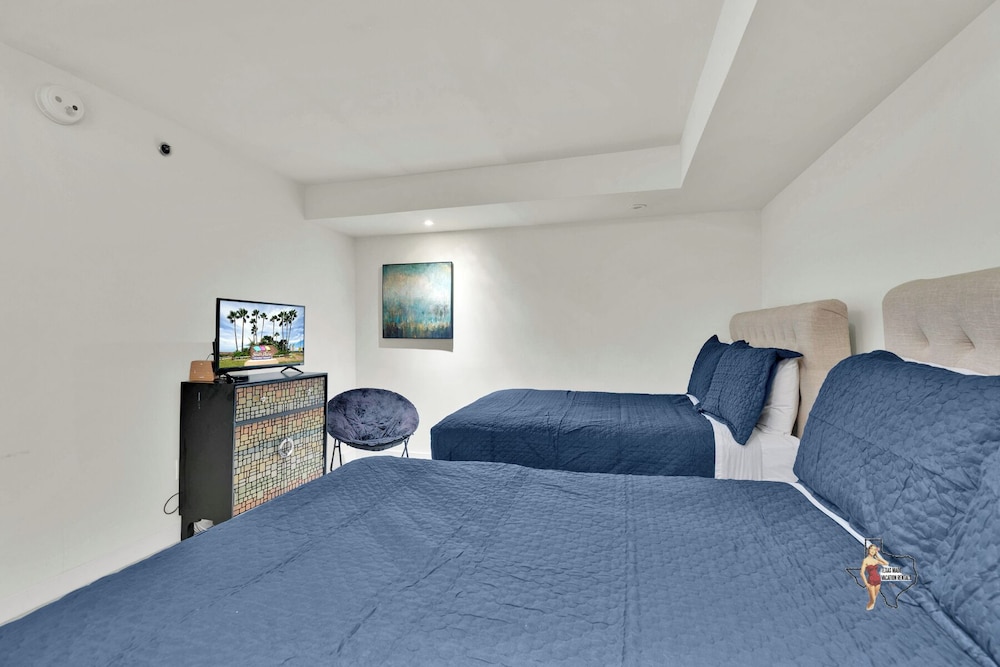 Bahia Mar-Solare Beachfront & Two Pools
