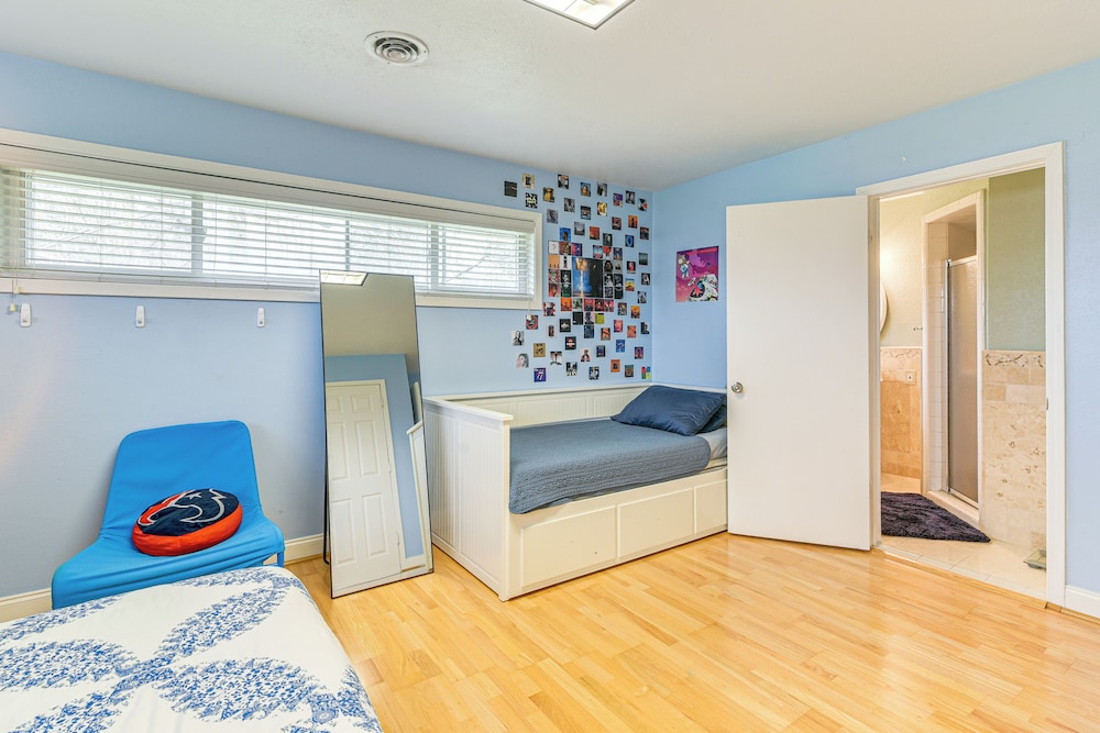 12 Mi to Dtwn Houston: Peaceful Home w/ Yard!