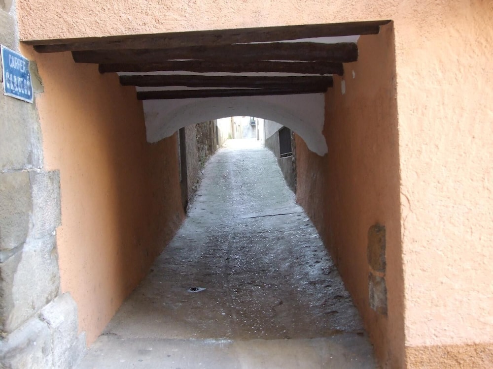 Cal Benet del Manigues view 4
