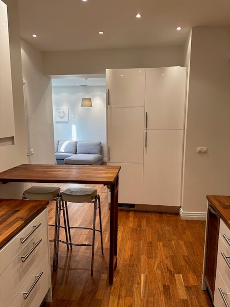 Luxury Apartment in City Hotspot