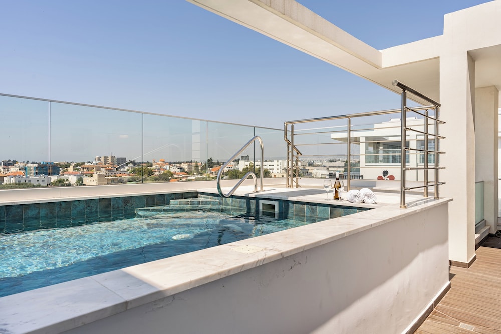 YAMAS Urban Living Platinum 77 Apartments