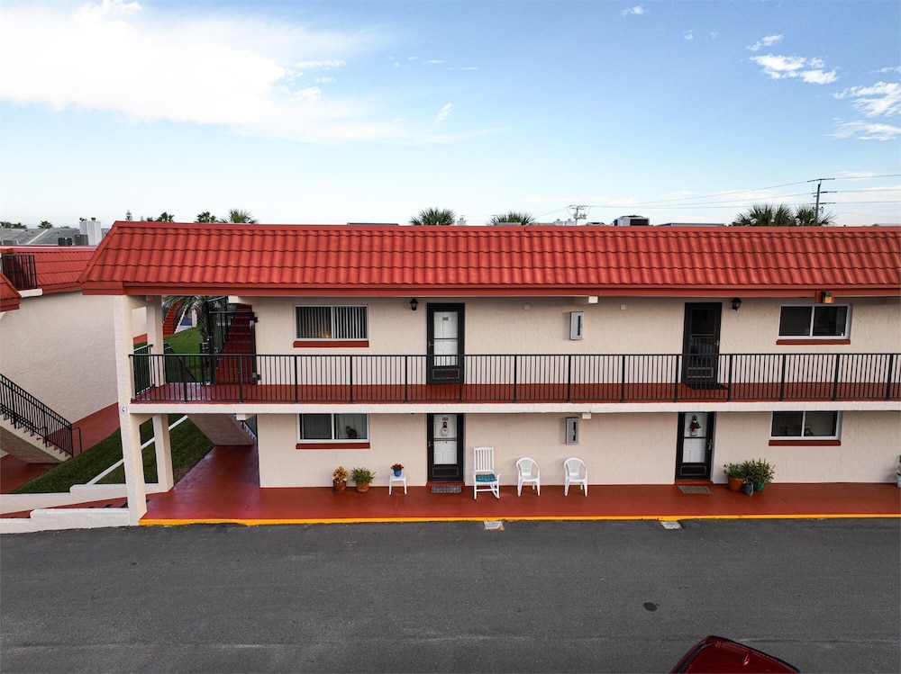 Beachside 2br/2ba Condo w/ Pool, Balcony & Boat Parking in St. Augustine
