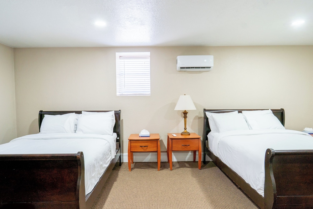 Road Creek Inn