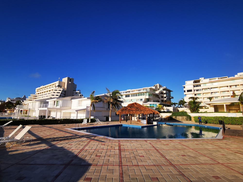 Brisas Beachfront Studios In Hotel Zone