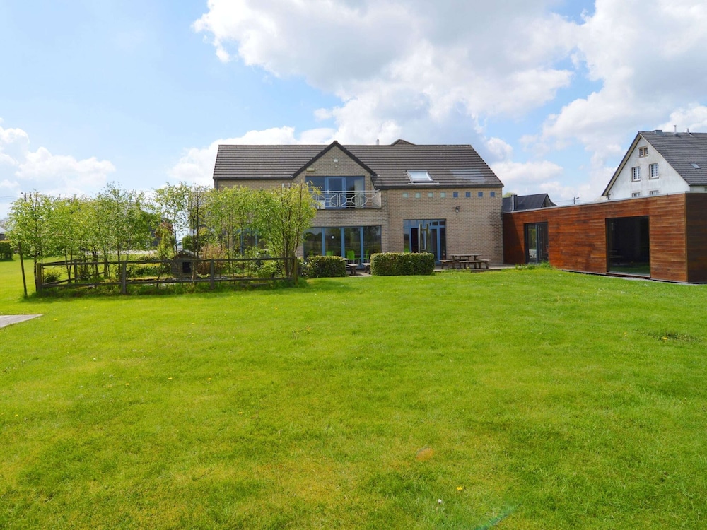 Delightful Villa in Sourbrodt With Swimming Pool, Terrace