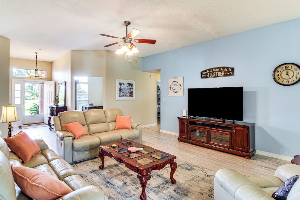 Outdoor Oasis: Group Getaway in Pensacola!