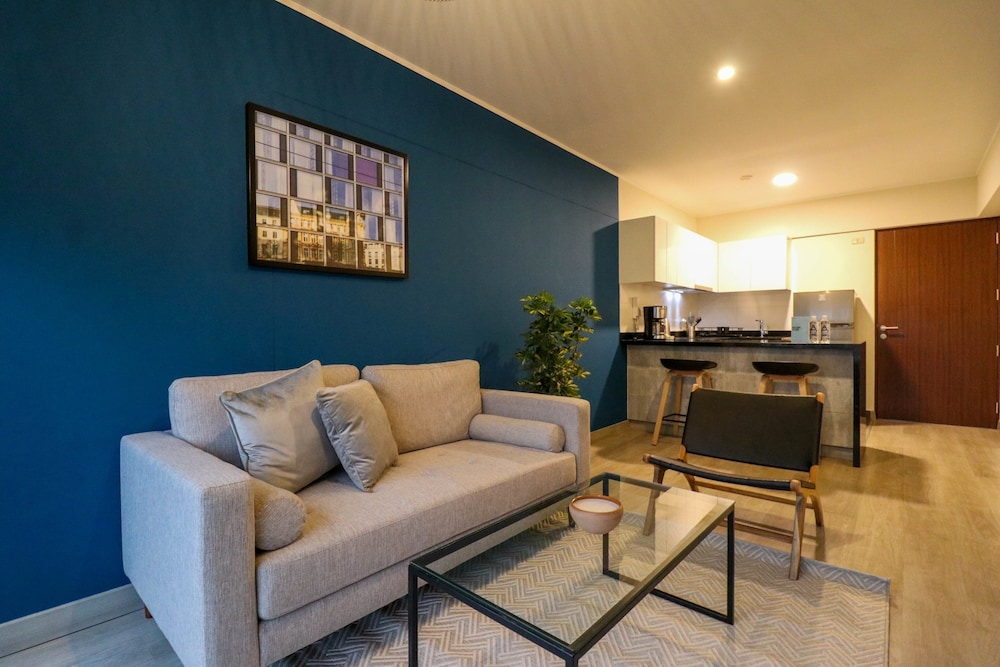 w Glorious 2BR w Balcony in San Isidro