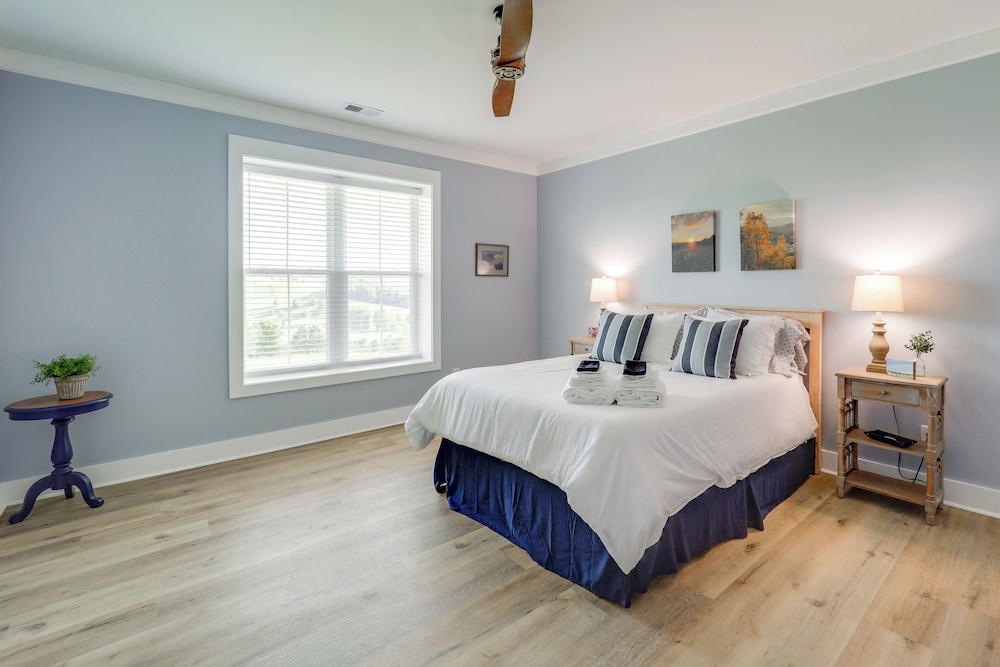 Newly Built Home w/ Panoramic Views in Jefferson!