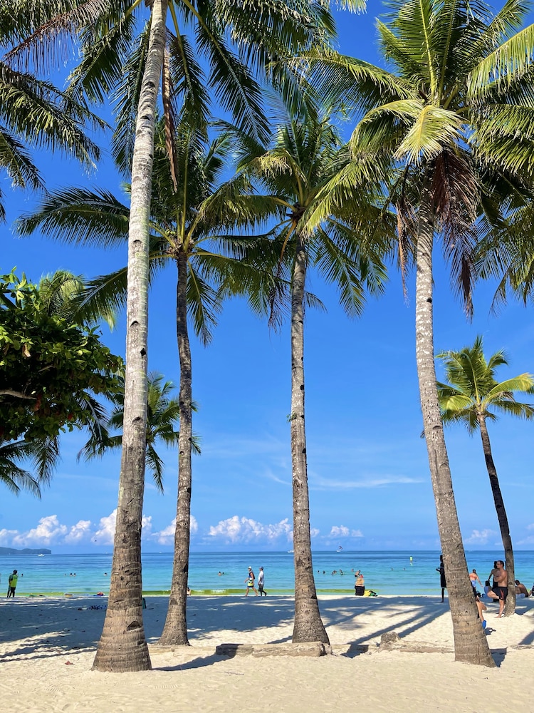 Red Coconut Beach Hotel