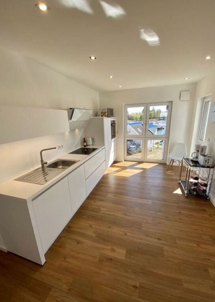 "penthouse Apartment on the Water" view 4