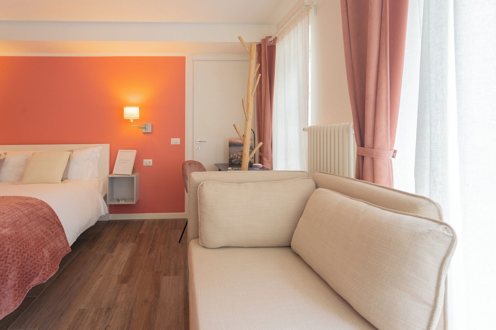 Enchanted Como Lake - Tremezzo Apartments by Rent all Como