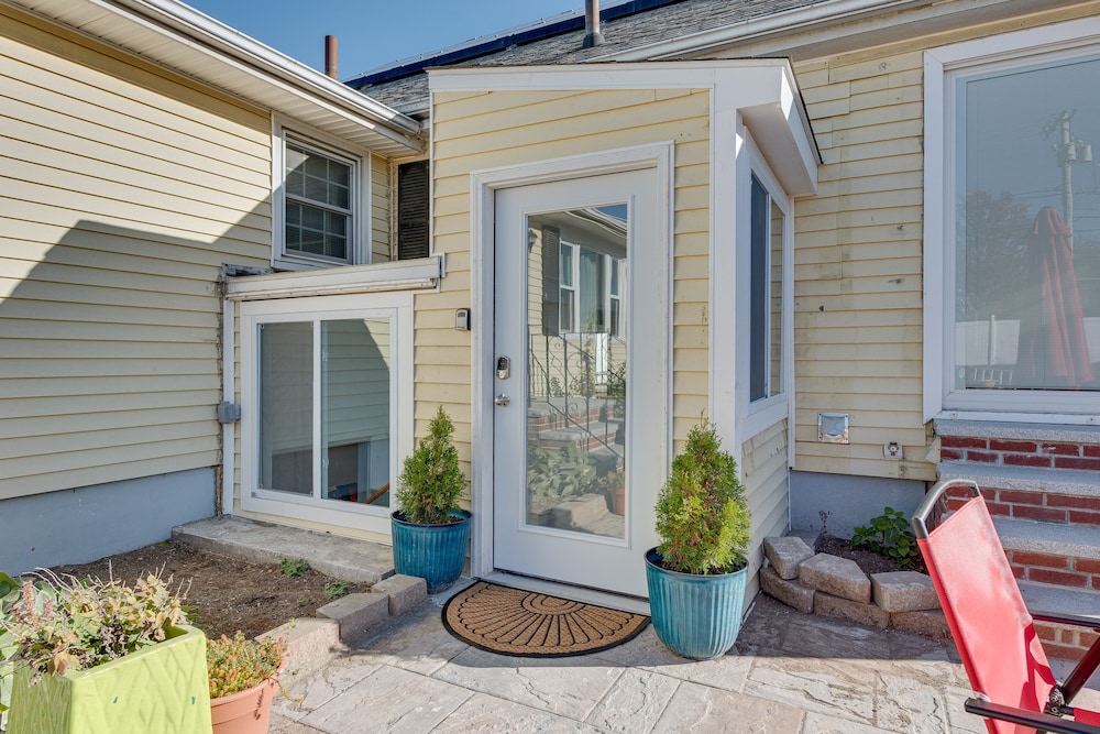1 Mi to Downtown: Salem Vacation Rental!