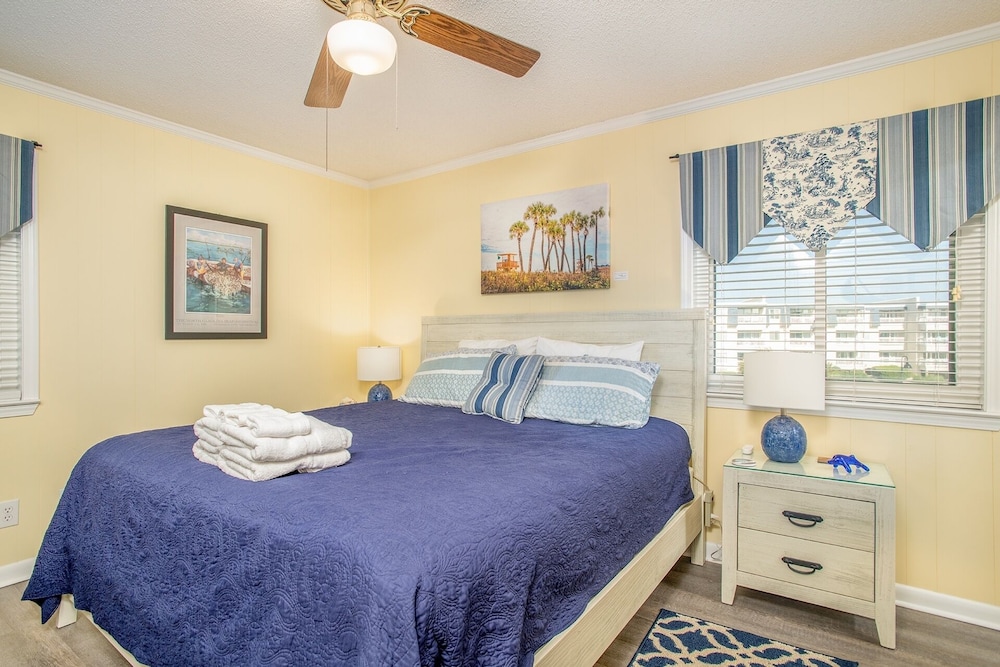 Southwinds H11 2 Bedroom Condo by RedAwning