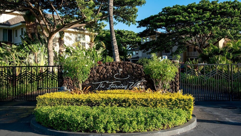 Top-floor Condo w/ Golf and Mountain Views - Pool, Gym, Wifi - Vrkcv