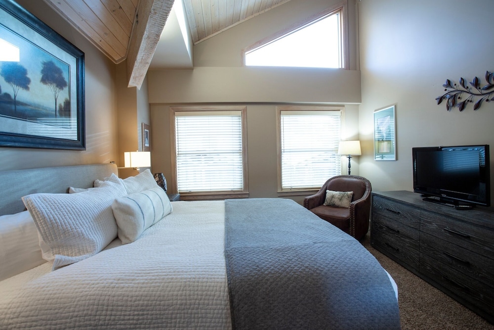 Royal Plaza at Deer Valley Resort - One Bedroom Condo #404 1 Condo