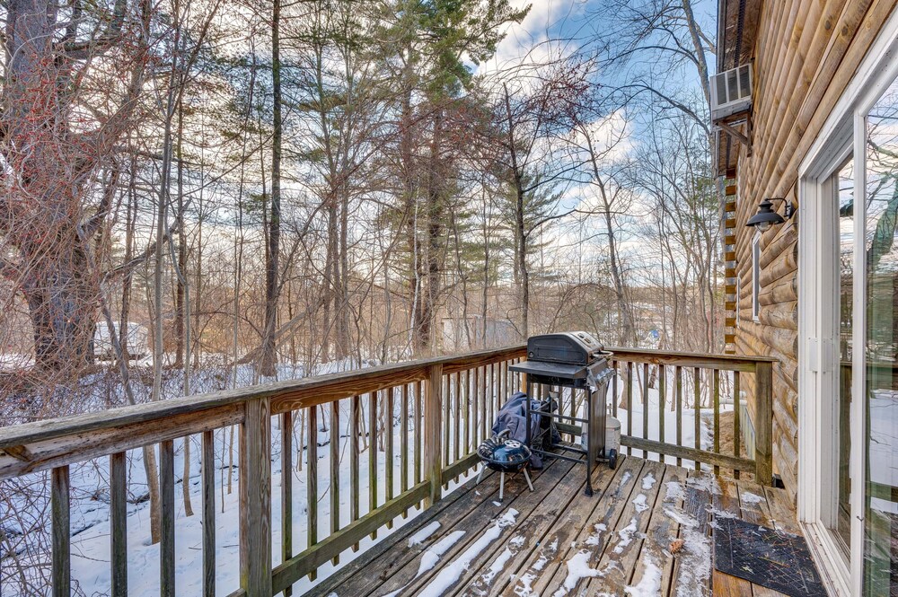 Cozy Laconia Cabin, Close to Winnipesaukee Pier!